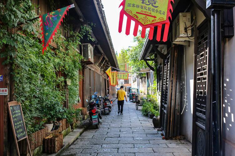 赤峰飞机场到呼和浩特市多少公里？游戏画面